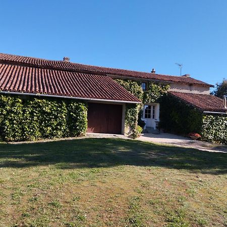 Maison Au Calme Avec Vue Etang Clesse (Deux-Sevres) Exterior foto