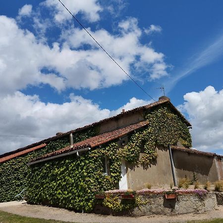 Maison Au Calme Avec Vue Etang Clesse (Deux-Sevres) Exterior foto