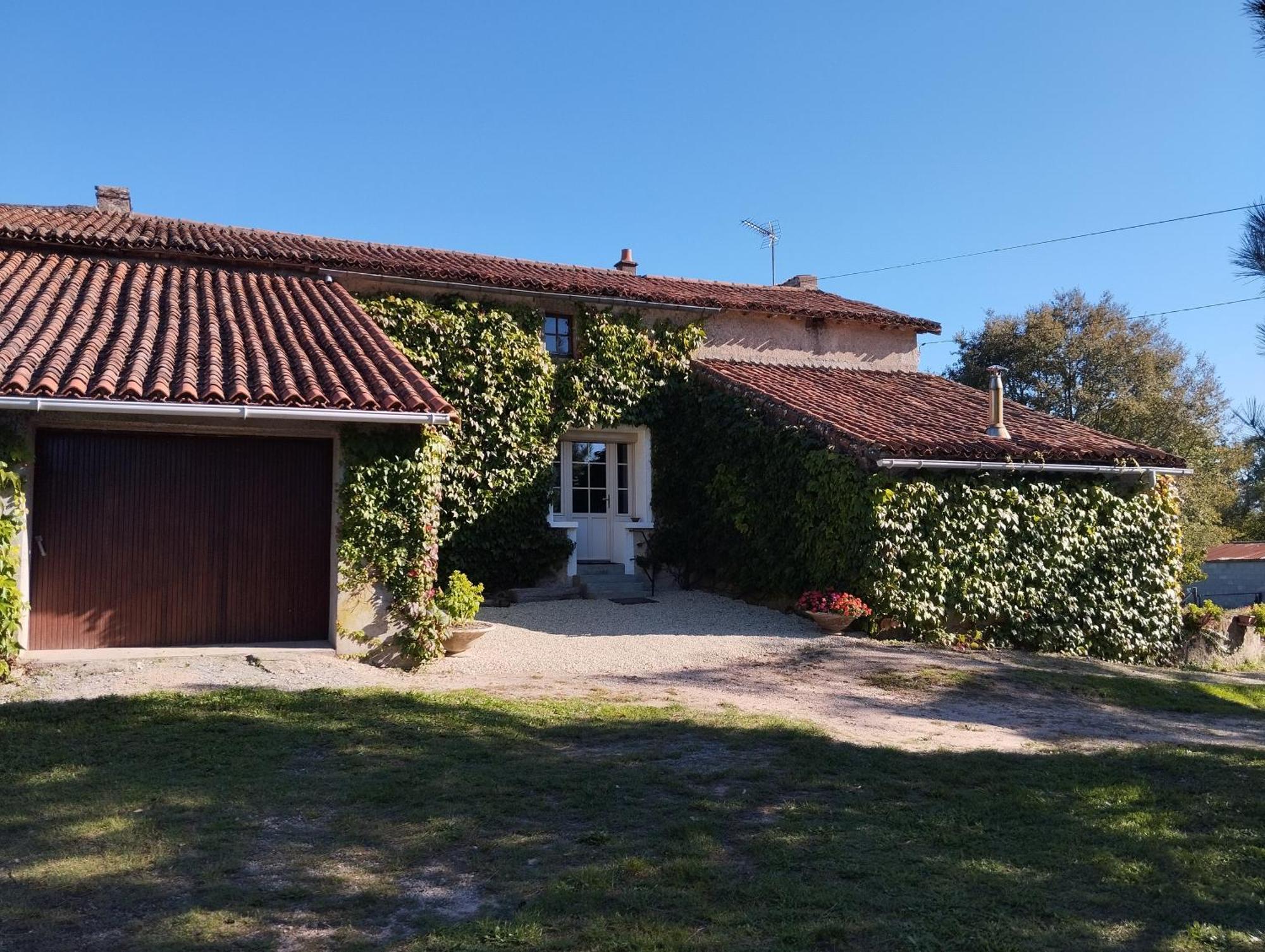 Maison Au Calme Avec Vue Etang Clesse (Deux-Sevres) Exterior foto