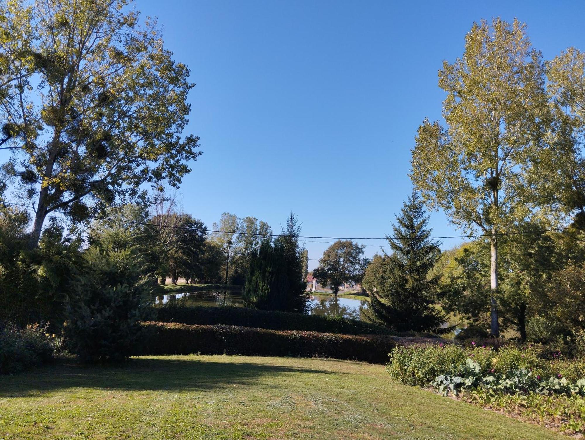 Maison Au Calme Avec Vue Etang Clesse (Deux-Sevres) Exterior foto