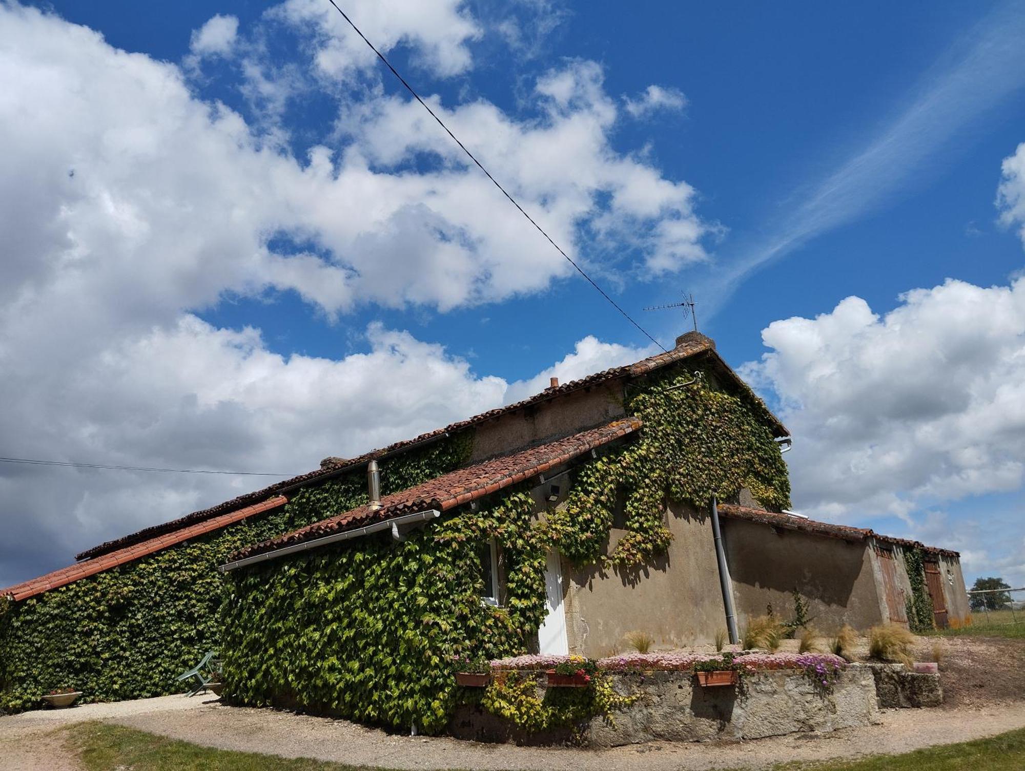 Maison Au Calme Avec Vue Etang Clesse (Deux-Sevres) Exterior foto